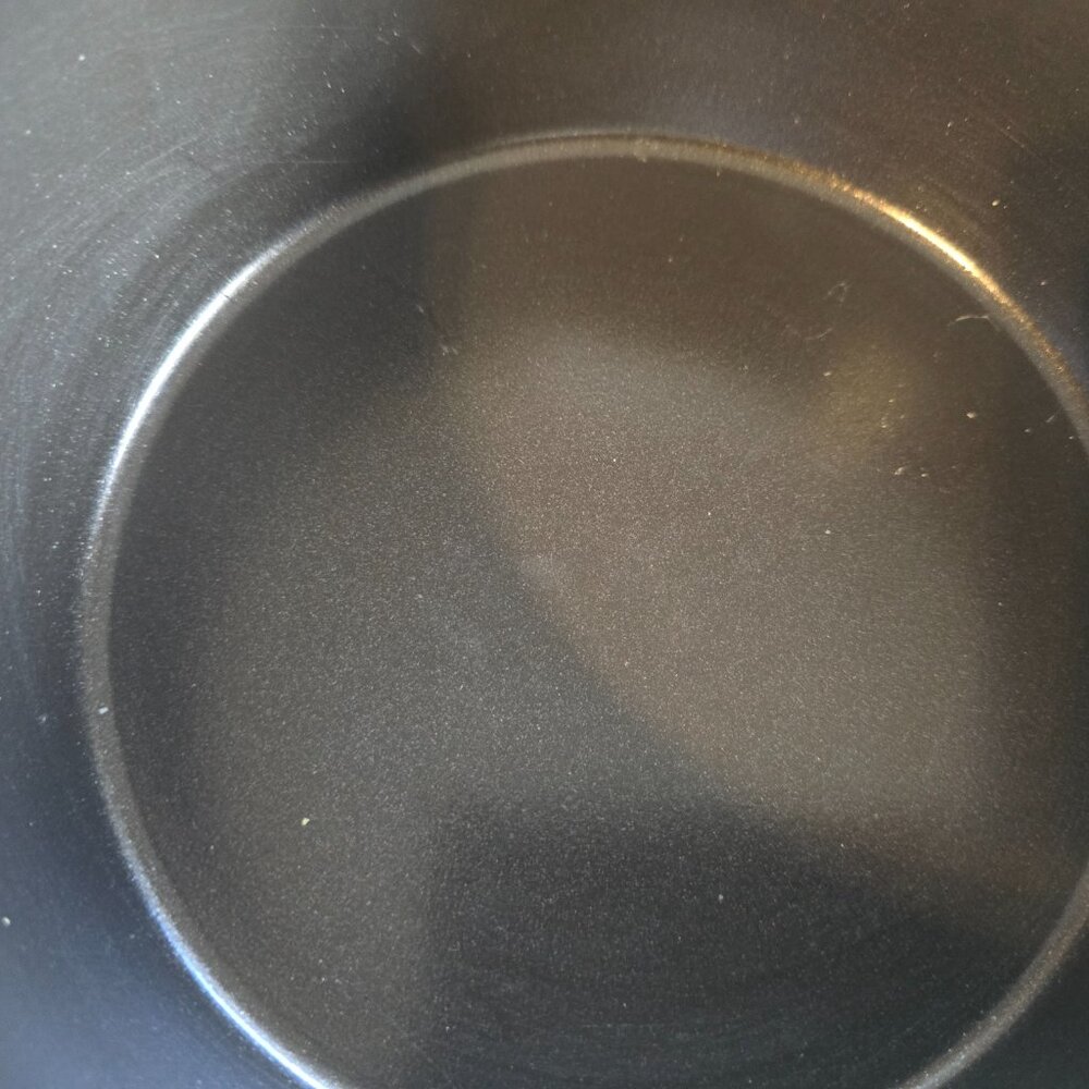 Vintage Mirro 2 Quart (1.9L) Saucepan - Non-Stick with Wooden Handle - Picture 7 of 14